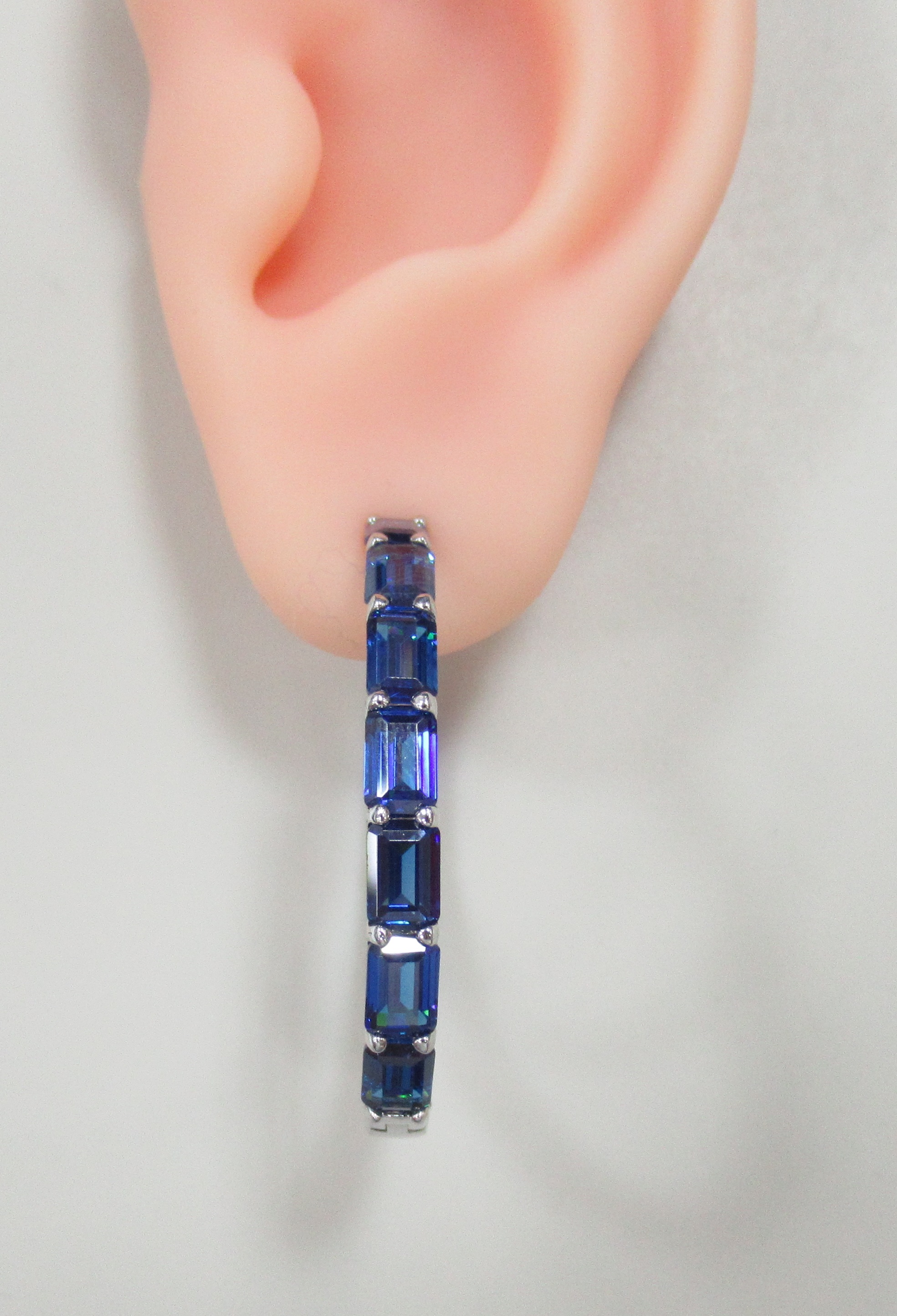 Серебряные серьги 925 пробы; вставки 26 Куб. Цирконий синий 19,5ct;